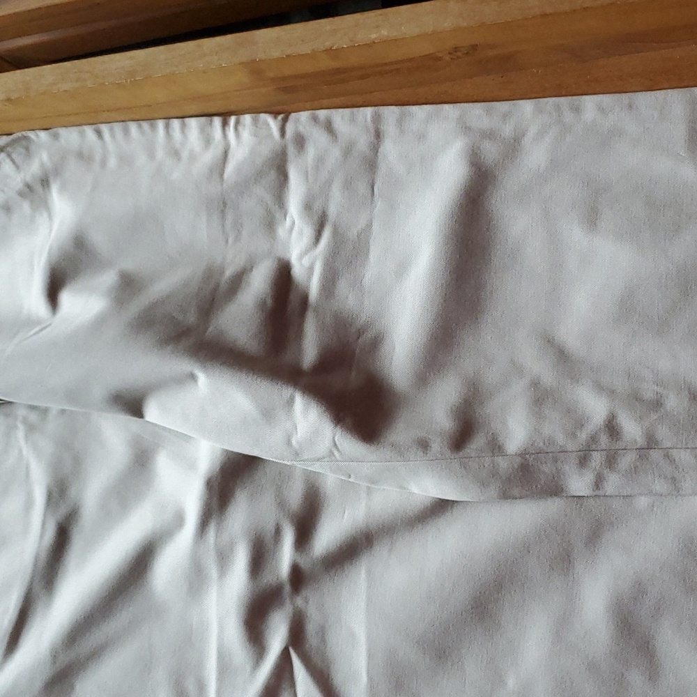 Never worn Size 6 offwhite Capri